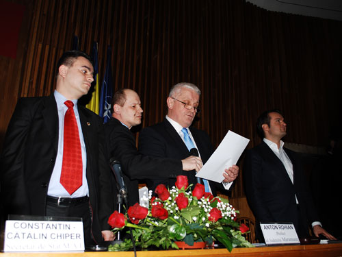 Foto: Depunere juramant Anton Rohian (c) eMM.ro